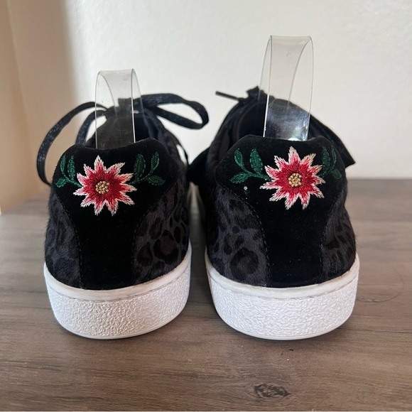Johnny Was Womens Black Leopard Floral Embroidered Boho Sneakers Size 9.5 - Picture 5 of 9